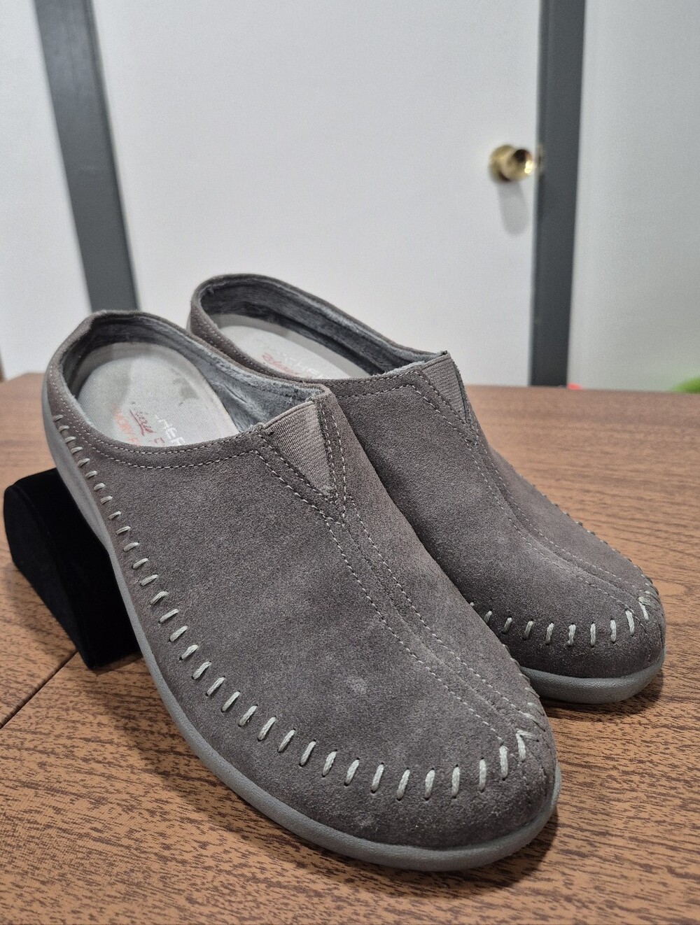 Skechers Savor Sedona Suede Slip In Mules